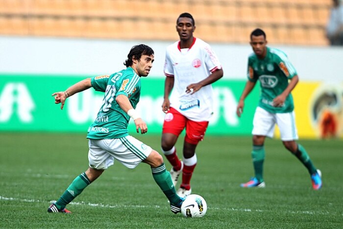 Obina brilha e Palmeiras bate Náutico em Barueri