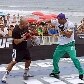 Lutadores fazem demonstração do UFC na praia da Barra da Tijuca