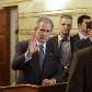 Jornalista iraquiano atira sapato contra Bush e é preso