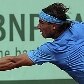 Nadal se esforça para alcançar bola de Federer