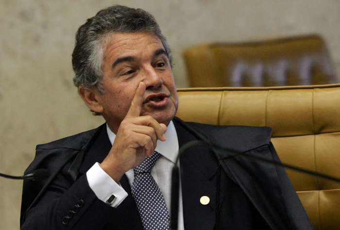 O ministro Marco Aurélio Mello manifesta seu voto na sessão da ação de demarcação da reserva Raposa 