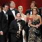 Produtor Matthew Weiner, junto com o elenco, recebe prêmio de Melhor Série Dramática por Produtor Matthew Weiner, junto com o elenco, recebe prêmio de Melhor Série Dramática por