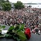 Noruegueses se reúnem para homenagear as vítimas dos ataques ocorridos na sexta-feira, 22, em Oslo Noruegueses se reúnem para homenagear as vítimas dos ataques ocorridos na sexta-feira, 22, em Oslo