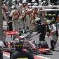 Mecânicos da Brawn GP tiram mangueira de combustível da McLaren de Kovalainen Mecânicos da Brawn GP tiram mangueira de combustível da McLaren de Kovalainen