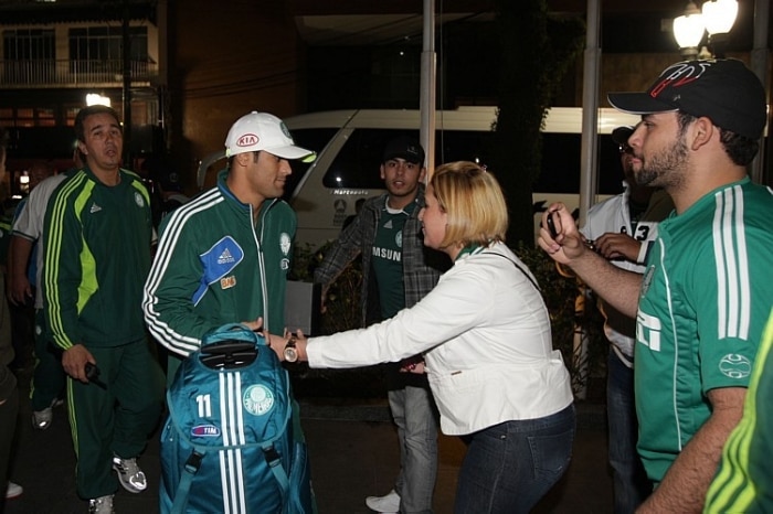 Enquanto o Palmeiras desembarca em Curitiba, estádio recebe os últimos preparativos para a decisão