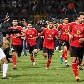 Torcida invade campo no Egito e ao menos 73 pessoas morrem Torcida invade campo no Egito e ao menos 73 pessoas morrem
