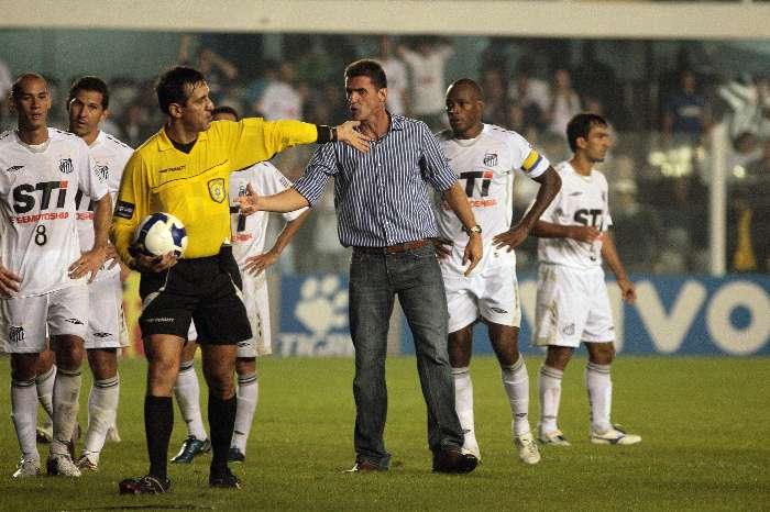 Mancini reclama da atuação de Beltrami na derrota do Santos