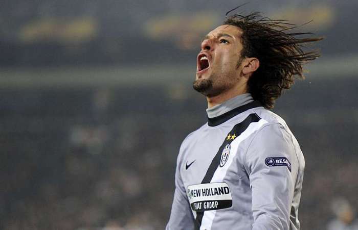 Com dois de cabeça, Amauri dá a vitória a Juventus