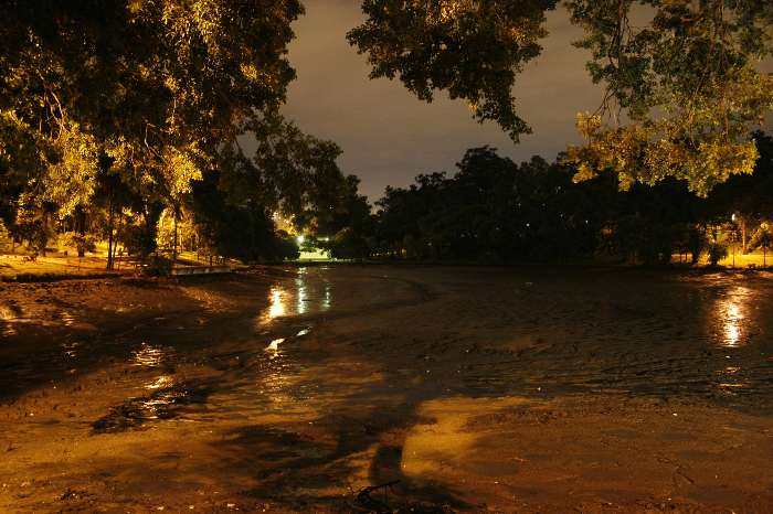 Tubulação de lago no Parque da Aclimação rompeu na segunda-feira, 23