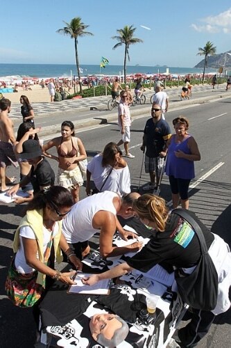 Ato no Rio por julgamento do Mensalão simula cadeia