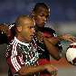 Roni disputa bola com Aírton em jogo pela Copa Sul-Americana Roni disputa bola com Aírton em jogo pela Copa Sul-Americana