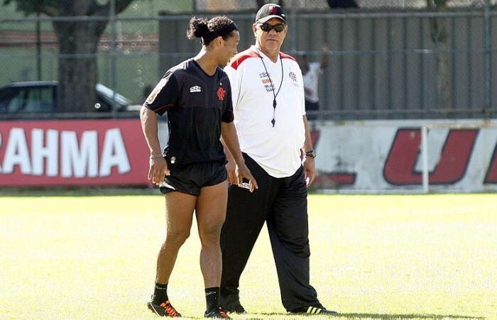 Atacante entra na Justiça para se desligar do clube após um ano e cinco meses