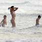 Carla Bruni aproveita o verão ao lado dos filhos na praia de Itacarezinho, na Bahia Carla Bruni aproveita o verão ao lado dos filhos na praia de Itacarezinho, na Bahia