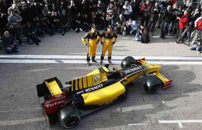 Renault confirma Petrov e mostra carro para temporada da F-1