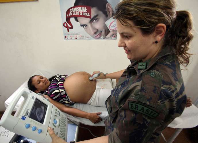 Maria da Graça, grávida de oito meses, teve o feto diagnosticado com derrame no coração
