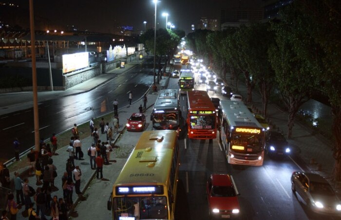 Avenida Presidente Vargas foi fechada durante a operação da PM