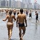 Sábado de sol leva banhistas às praias de Santos