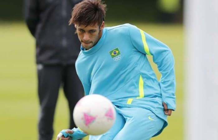 Seleção brasileira faz último treino em Manchester antes de encarar a Bielorrúsia