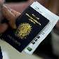 Eleitor vota com passaporte como documento de identificação, em Copacabana, zona sul do Rio