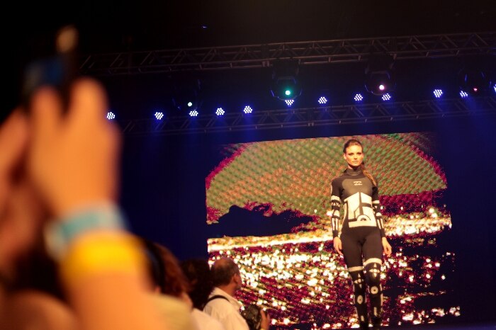 Desfile no mesmo evento do show