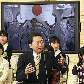 Primeiro-ministro japonês, Yukio Hatoyama, conversa como astronauta Soichi Noguchi, que está na ISS