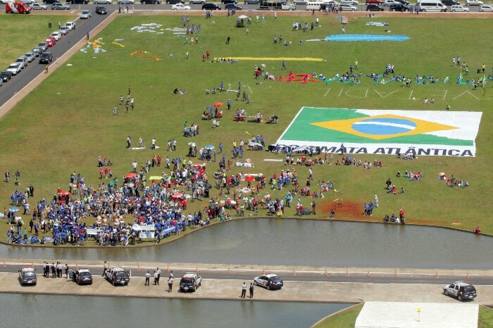 Manifestantes protestam contra Código Florestal em Brasília
