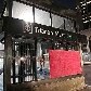 Após protesto, Avenida Paulista tem sujeira e vidros quebrados