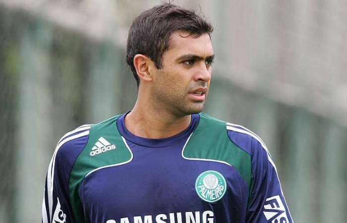 Zagueiro Danilo treina com o elenco do Palmeiras