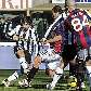 Diego chuta a gol para marcar pela Juventus contra o Bologna, em jogo do Campeonato Italiano