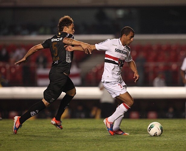 São Paulo derrota a Ponte Preta por 3 a 0 no Morumbi e volta a encostar no G-4 do Brasileirão