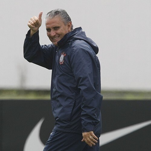 Corinthians treina antes da viagem para a Venezuela