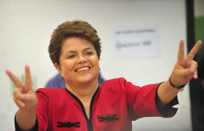 Dilma vota para presidente em Porto Alegre, no Rio Grande do Sul