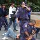 Soldados da Guarda Municipal prendem um camelô, na Praça Ramos em São Paulo.15/06/2010