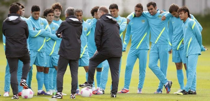 Seleção brasileira faz último treino em Manchester antes de encarar a Bielorrúsia