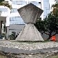 Monumento da Paz que o artista plástico Siron Franco fez na ECO-92 está abandonado no Centro do Rio