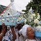 Religiosos fazem oferendas para Iemanjá