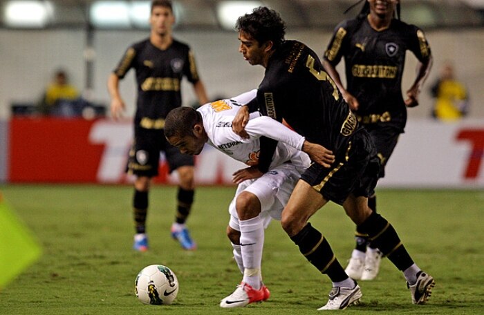 Na estreia de Miralles na Vila, Santos empata com Botafogo