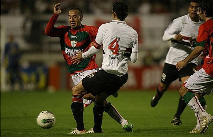 São Paulo perde para a Portuguesa por 1 a 0 e se afunda em crise