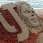 Na praia de Puri, Índia, artista presta homenagem ao rei com uma escultura de areia com seu rosto