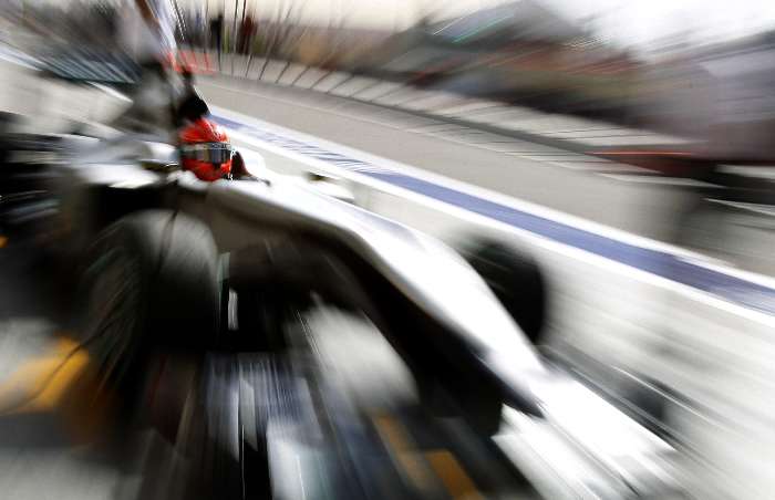Michael Schumacher vai para a pista nos treinos livres da Fórmula 1 para o GP do Bahrein