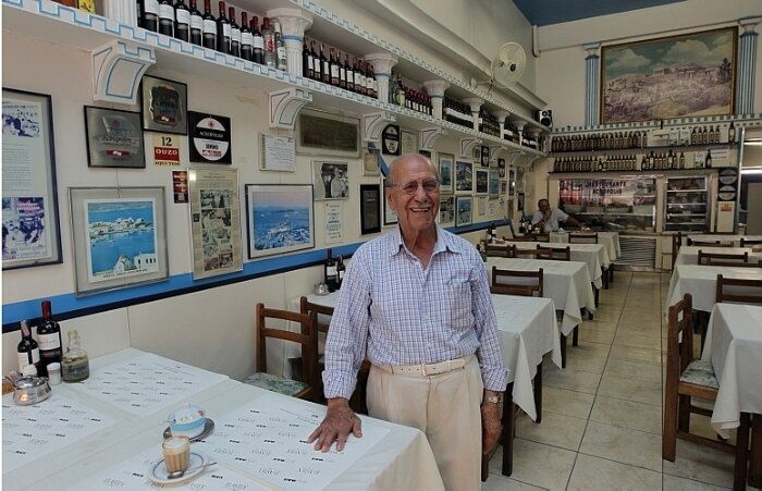 De garçom a dono de restaurante: seu Trasso chegou ao Brasil sem falar português
