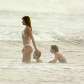 Carla Bruni aproveita o verão ao lado dos filhos na praia de Itacarezinho, na Bahia Carla Bruni aproveita o verão ao lado dos filhos na praia de Itacarezinho, na Bahia