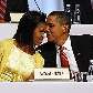 Michelle conversa com o marido e presidente dos EUA, Barack Obama