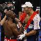 Holyfield e Valuev se cumprimentam após luta