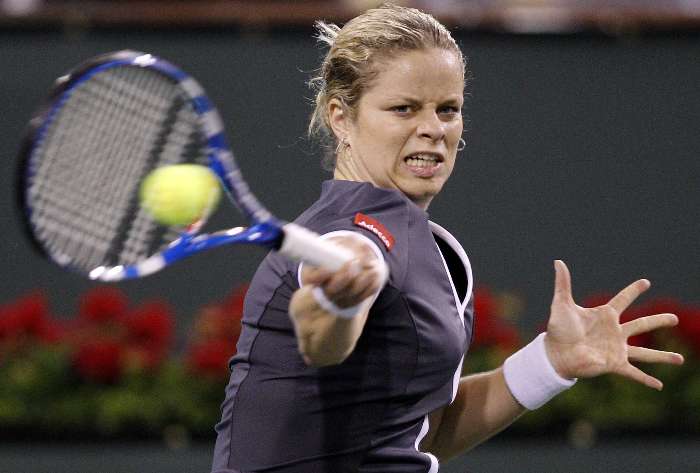 A belga Kim Clijsters retorna bola durante partida pelo Torneio de Indian Wells, nos Estados Unidos