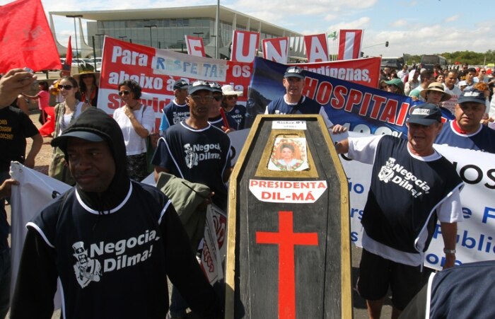 Servidores públicos protestam por todo o País 