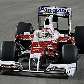 Timo Glock contorna curva com seu Toyota durante o GP de Cingapura