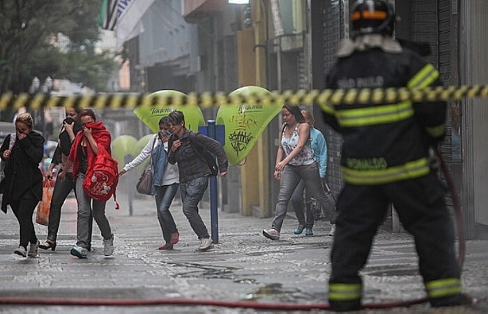 Vazamento de gás interdita rua no centro de SP