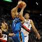 Marcus Camby bloqueia o arremesso de Westbrook na vitória do Trail Blazers sobre o Thunder, na NBA Marcus Camby bloqueia o arremesso de Westbrook na vitória do Trail Blazers sobre o Thunder, na NBA