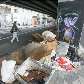 Embaixo do viaduto, na Av. General Olímpio da Silveira tem lixo acumulado